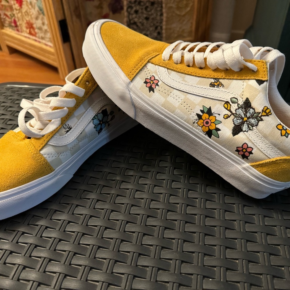Vans Suede Checkered with Embroidery Flowers
